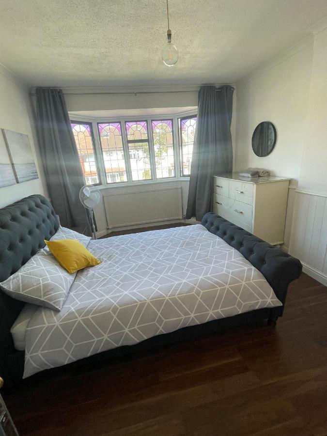 Lovely, Recently Refurbished Four Bedroom House.. ลอนดอน ภายนอก รูปภาพ